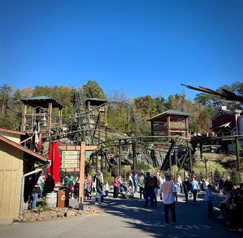 Dollywood Trip Report - Smoky Mtn. Christmas 2024 | Vertigo Views