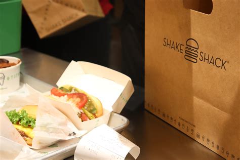 风靡全球的网红汉堡店Shake Shack为何开进了虹桥机场？ - 周到