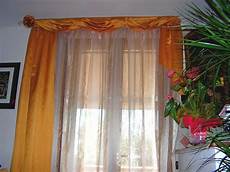 fiori per tende tende arricciate su bastone con drappeggi in seta su fiori per tende tende arricciate su bastone con drappeggi in seta su