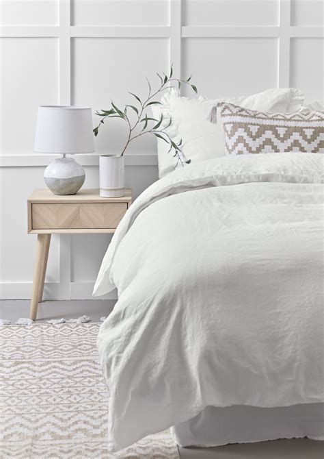 light cream bedroom ideas
