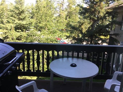 ELK RIDGE ON THE LAKE (Waskesiu Lake) - Lodge Reviews & Photos ...