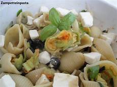 pasta fiori di zucca e alici conchiglie con fiori di zucca e alici zette in pasta pasta fiori di zucca e alici conchiglie con fiori di zucca e alici zette in pasta