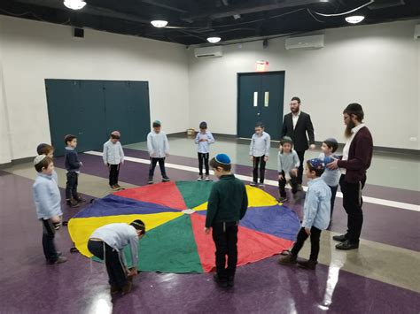 Parachute Gym Class – תומכי תמימים