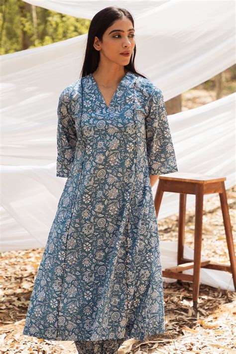 Maira V Neck A Line Kurta with Harem Pant – Mera Rang
