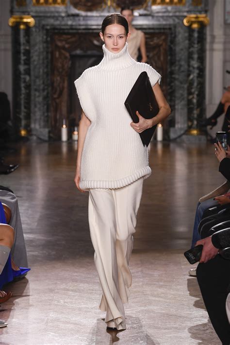 Victoria Beckham Fall 2024 Ready-to-Wear Runway, Fashion Show ...