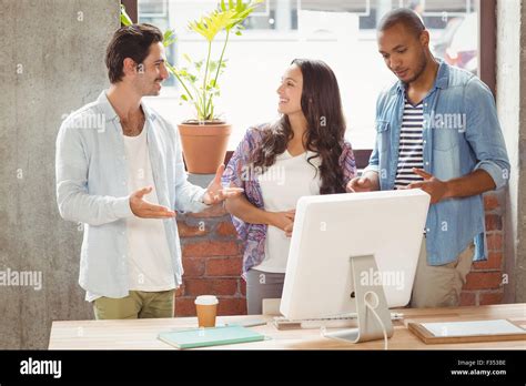 Business People Standing 的图像结果