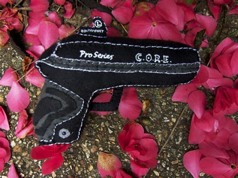 Lucy Sparrow's Warmongery | Meer