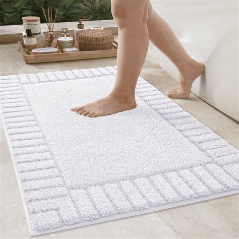 OEAKAY Textured Plush White Microfiber Bath Mat, 24"x36", Non-Slip and ...