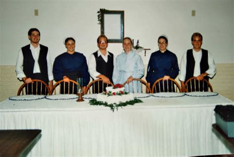 Amish Bride 的图像结果