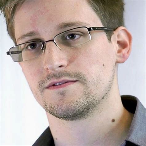 Whistle blower Snowden draws crowd with Twitter debut - Indian Men