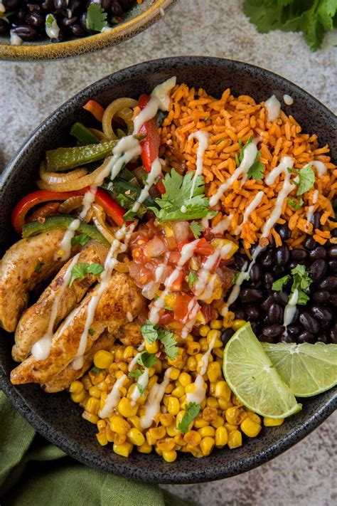 Healthy Chicken Fajita Rice Bowls | YellowBlissRoad.com
