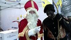 nicolas pere noel vert 111742 nicolas et p 232 re fouettard sint niklaas en zwarte nicolas pere noel vert 111742 nicolas et p 232 re fouettard sint niklaas en zwarte