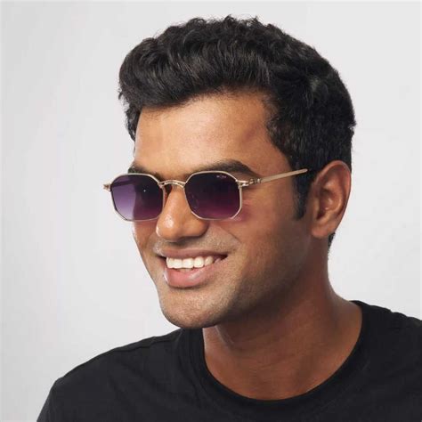 MOONX ELARA S1 – UV400 Rectangular Sunglasses (Unisex)