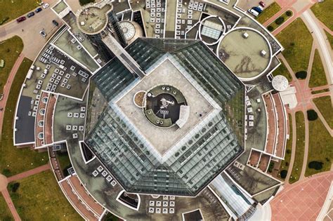 High Resolution Image of Building Top View 的图像结果