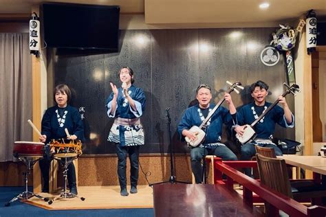 Enjoy live shamisen with izakaya dining