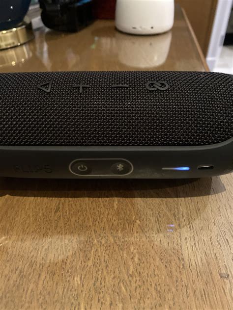 my JBL flip 5 has had the blueish white blinking charging light for ...