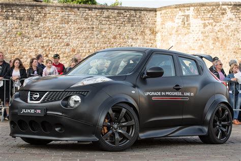 Nissan Juke-R 2.0 Battles Real GT-R Nismo in Close 1,200 HP Race - autoevolution