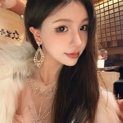 芋泥很忙(无锡(@yunihenmang ):黑丝脚底高跟鞋间的摩擦~ 又被小🐶玩坏了🫣 投稿💌： @RLWJ_kuking @JWCJ ...