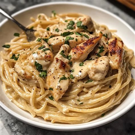 Spaghetti with Creamy Alfredo Sauce and Chicken Recipe - Alice's Recipes