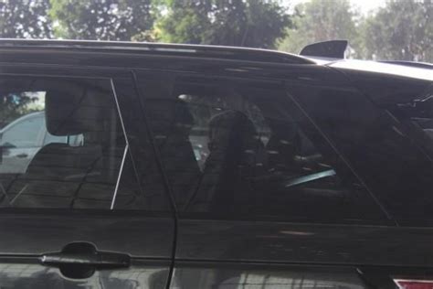 Elli Avram drops rumoured partner Hardik Pandya at Airport - Photos ...