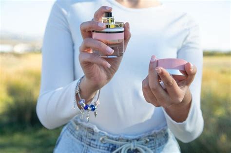 Urban Perfume: The Art of Capturing City Scents – French Essence