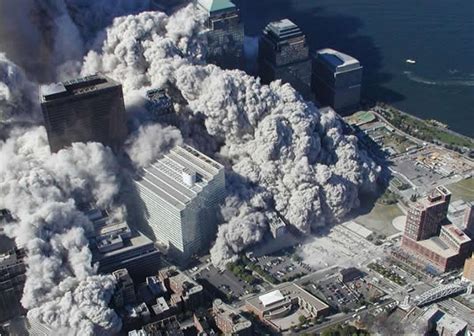 美国911事件，飞机撞世贸大厦的威力有多大？场面胜过灾难大片！ - YouTube