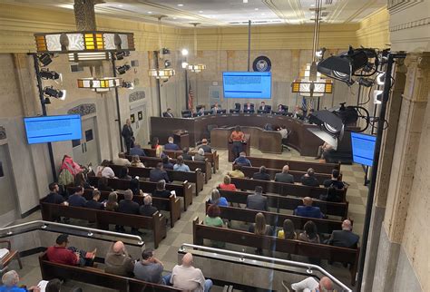 Police: Grubhub driver jumps on hood to prevent car theft