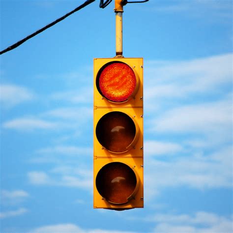 Why Traffic Lights Are Red, Yellow and Green - Explained