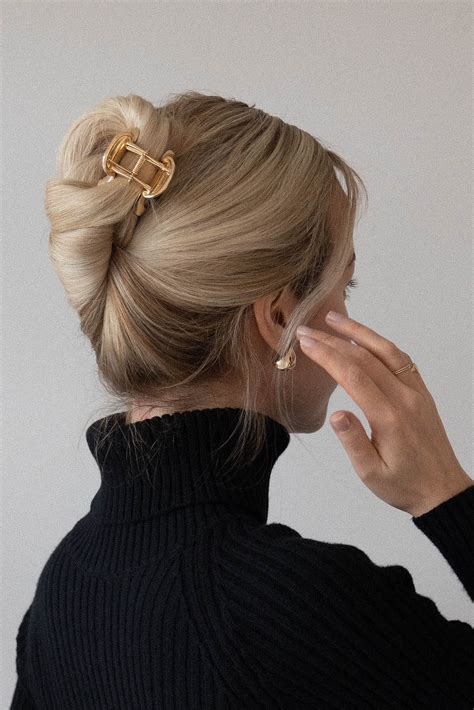 Easy Claw Clip Hairstyle ️ Viral Claw Clip Bun - Alex Gaboury