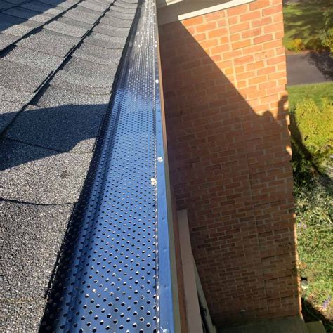 SmartScreen Gutter Guard Installation 的图像结果