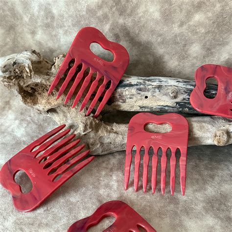 eME tayu comb(RD) | anonyme