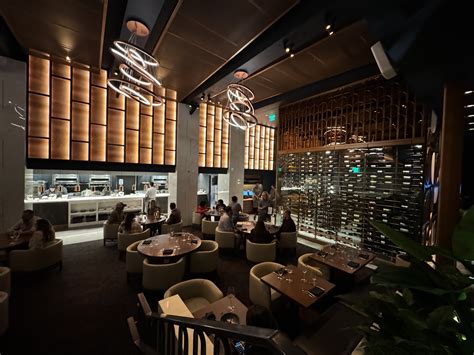 GREAT EATS HAWAII: RAMSAY'S KITCHEN - LAS VEGAS, NV