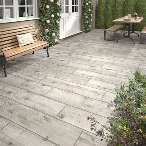 LODGE NATURAL OUTDOOR PLANK EFFECT PORCELAIN - 1200x300 - Cheshire ...