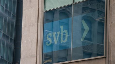 Silicon Valley Bank collapse fallout: Moody's changes outlook on US ...