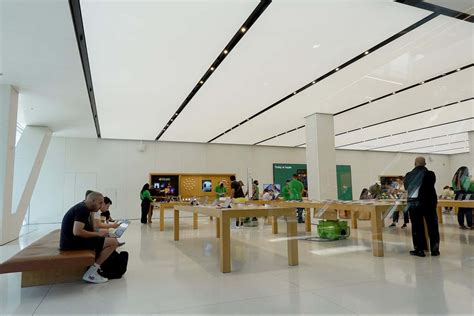 Apple Store Installation 的图像结果