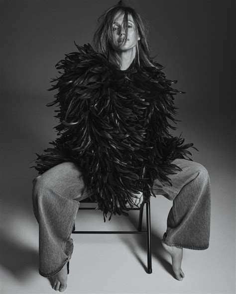 The best Rose Byrne feet pictures 🤩