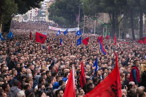 Cómo Albania se convirtió en el primer (y único) Narcoestado de Europa