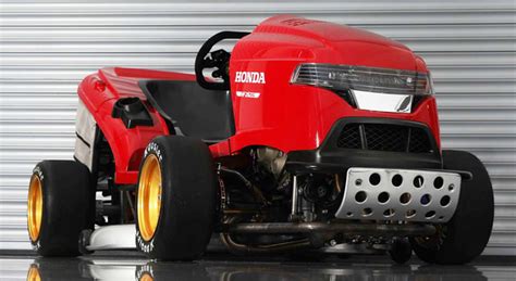 Trattore tagliaerba da 240 km/h. Mean Mover V2 con motore  