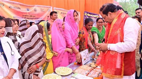 Poverty Eradication : 9 साल में यूपी के 6 करोड़ लोग गरीबी रेखा से बाहर ...