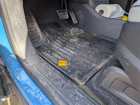 Rivian R1S Gen 2 Review of Chilewich and Rivian All-weather Floor Mats ...