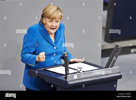 Angela Merkel 的图像结果