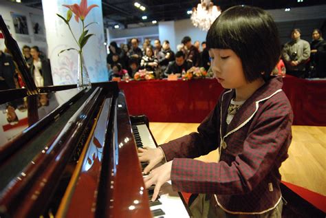 小孩子学钢琴一年大概多少钱_知秀网
