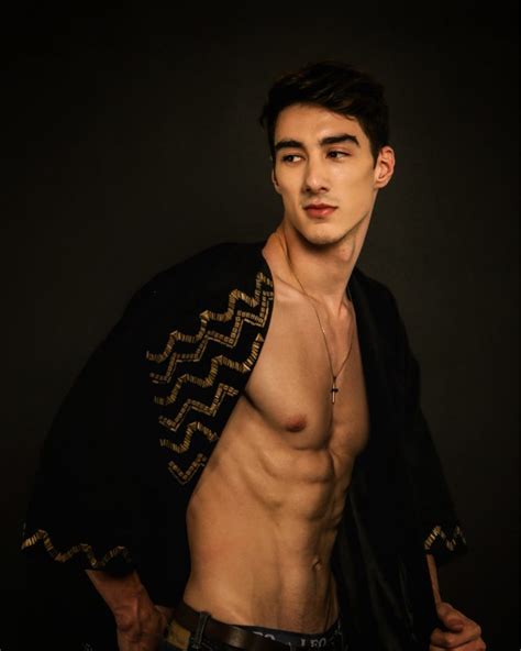 Models On Runway 的图像结果