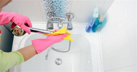 How to Remove Soap Scum + The Best Soap Scum Removers