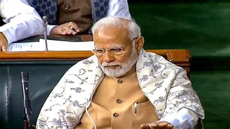 PM Modi clapped 124 times in Nirmala Sitharaman's 86-minute budget ...