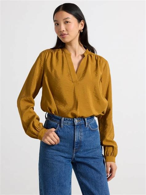 Blus i bäckebölja med volang | Lindex