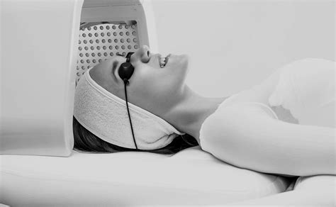 Using an Infrared Light for Healing 的图像结果