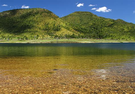 tucunaré azul em lago de Serra da Mesa