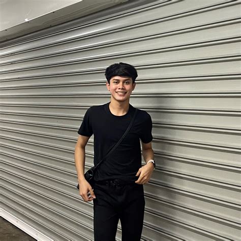 Outfit ideas of Qayyum(KLCC) | UNIQLO IN