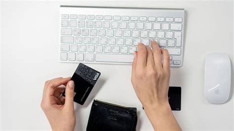 Hidden risks of credit card minimum payments: How users can escape the ...